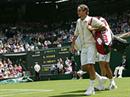 Roger Federer durfte heute wieder das perfekte Grün des Center Court einweihen.