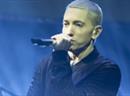 Eminem (Bild) reicht Berichten zufolge Justin Bieber eine helfende Hand.