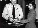 Rosa Parks bei ihrer Verhaftung 1955.