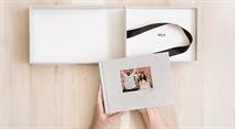 Engagieren Sie einen Fotografen, der Ihren Hochzeitstag in einem ganz besonderen Fotobuch einfängt.