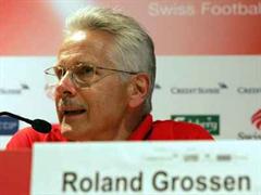 Roland Grossen informiert die Medien täglich über den aktuellen Gesundheitsstand der Nati.