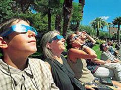 Die Tessiner haben noch die besten Aussichten etwas von der partiellen Sonnenfinsternis mitzubekommen. (Symbolbild)