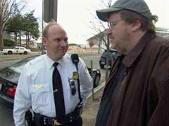 Michael Moore in seinem Film Fahrenheit 9/11.