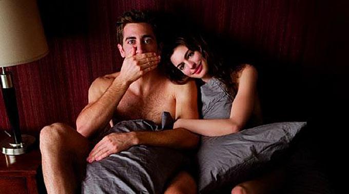 Leichtgl ubig Anne Hathaway 28 wurde beschwatzt sich nackt im Bett mit