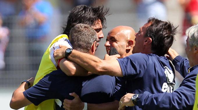 Freude nach dem Spiel: Sions Gennaro Gattuso jubelt mit Trainer Sebastien Fournier.
