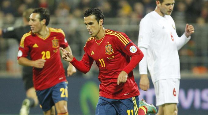 Spaniens Pedro verleiht seiner Freude Ausdruck.