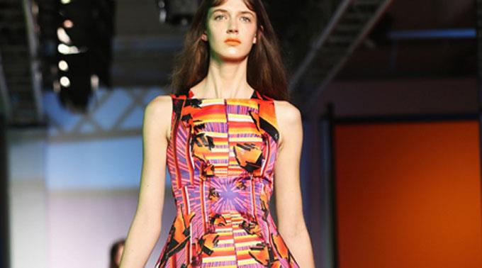 Das Design-Duo stellte gestern auf der London Fashion Week seine Frühjahr/Sommer-Kollektion für 2014 vor.
