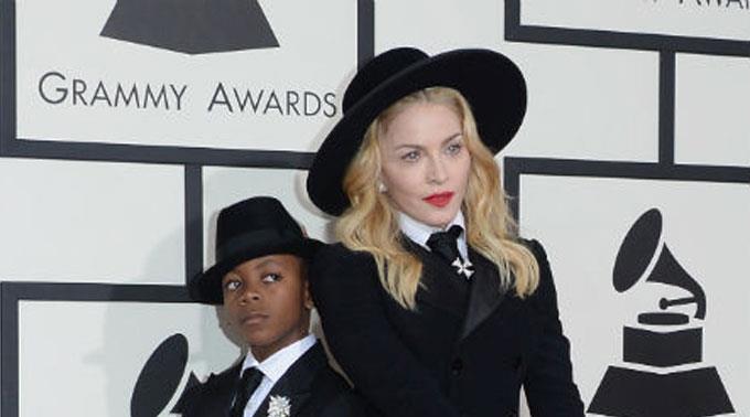 Madonna findet ihren Zahnschmuck super - vor allem, weil sich ihre Mitmenschen so darüber aufregen.