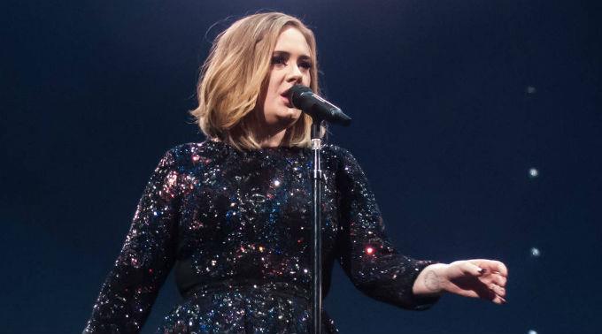 Gesundheitliche Probleme machten Adeles ersten Tour-Auftritt nicht leicht.