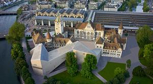 Das Landesmuseum Zürich am Hauptbahnhof aus der Luft.