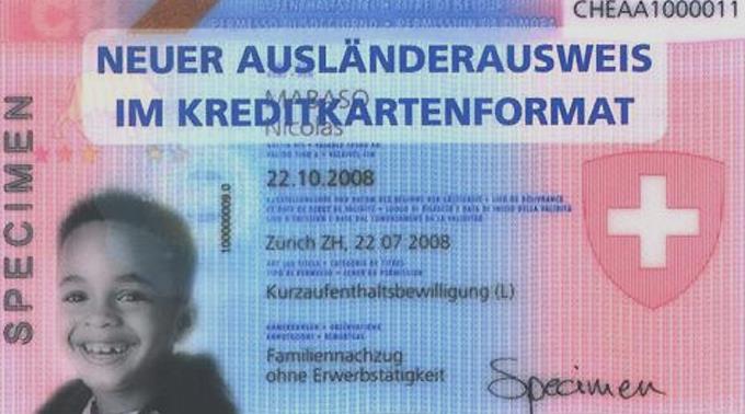 So sieht der neue Zentralschweizer Polizeiausweis aus